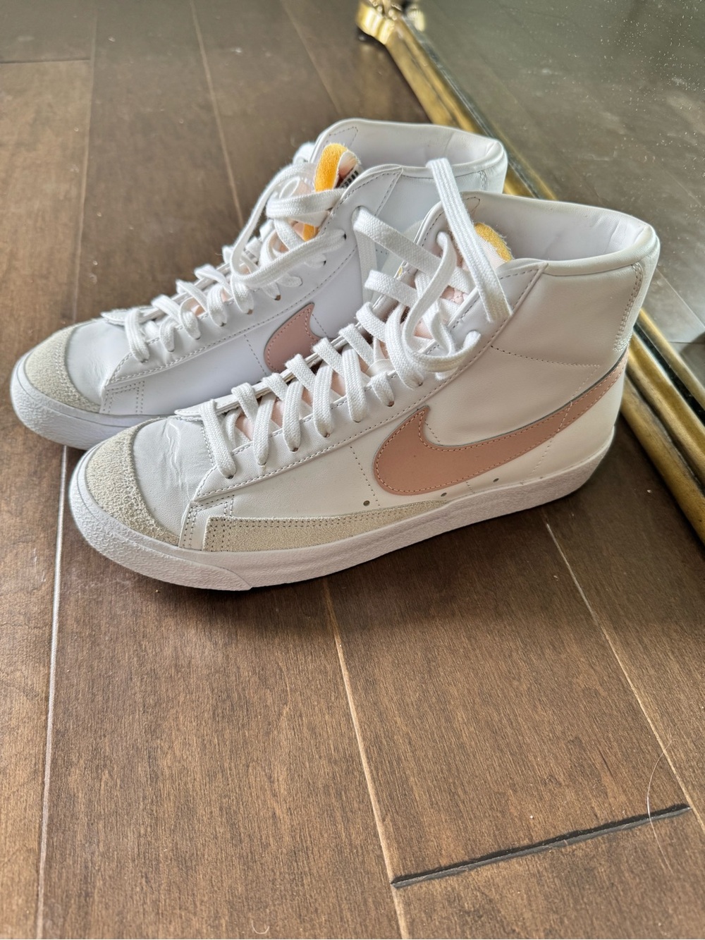 Nike Women's Blazer mid ‘77 peach and white